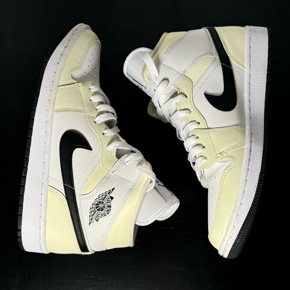 Air Jordan 1 Mid 'Coconut Milk' Size Women’s 10/Men’s 8.5 - Picture 3 of 9